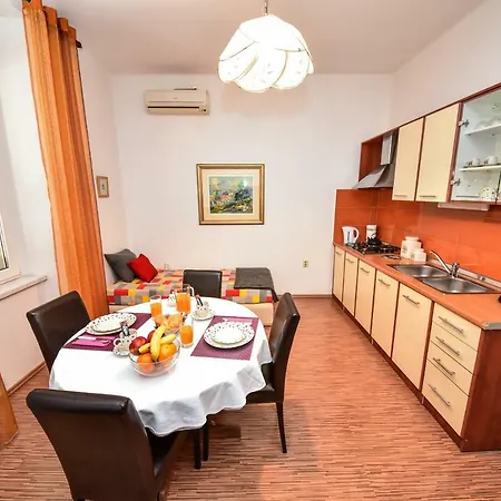 Apartment Viola
