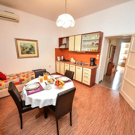 Viola Apartman *